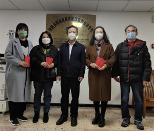 農業集團黨委委員、副總經理陳根榮慰問糧油集團困難黨員、困難職工